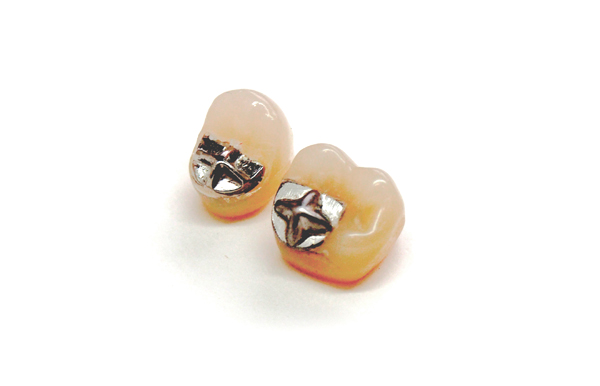 入れ歯に使う金属の歯